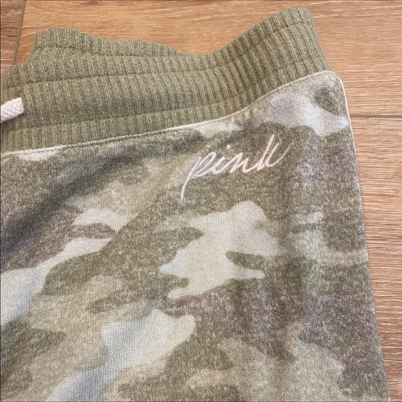 Victoria Secret PINK Super Soft, Cropped Camo Joggers. Worn once or twice. XS - Picture 2 of 6